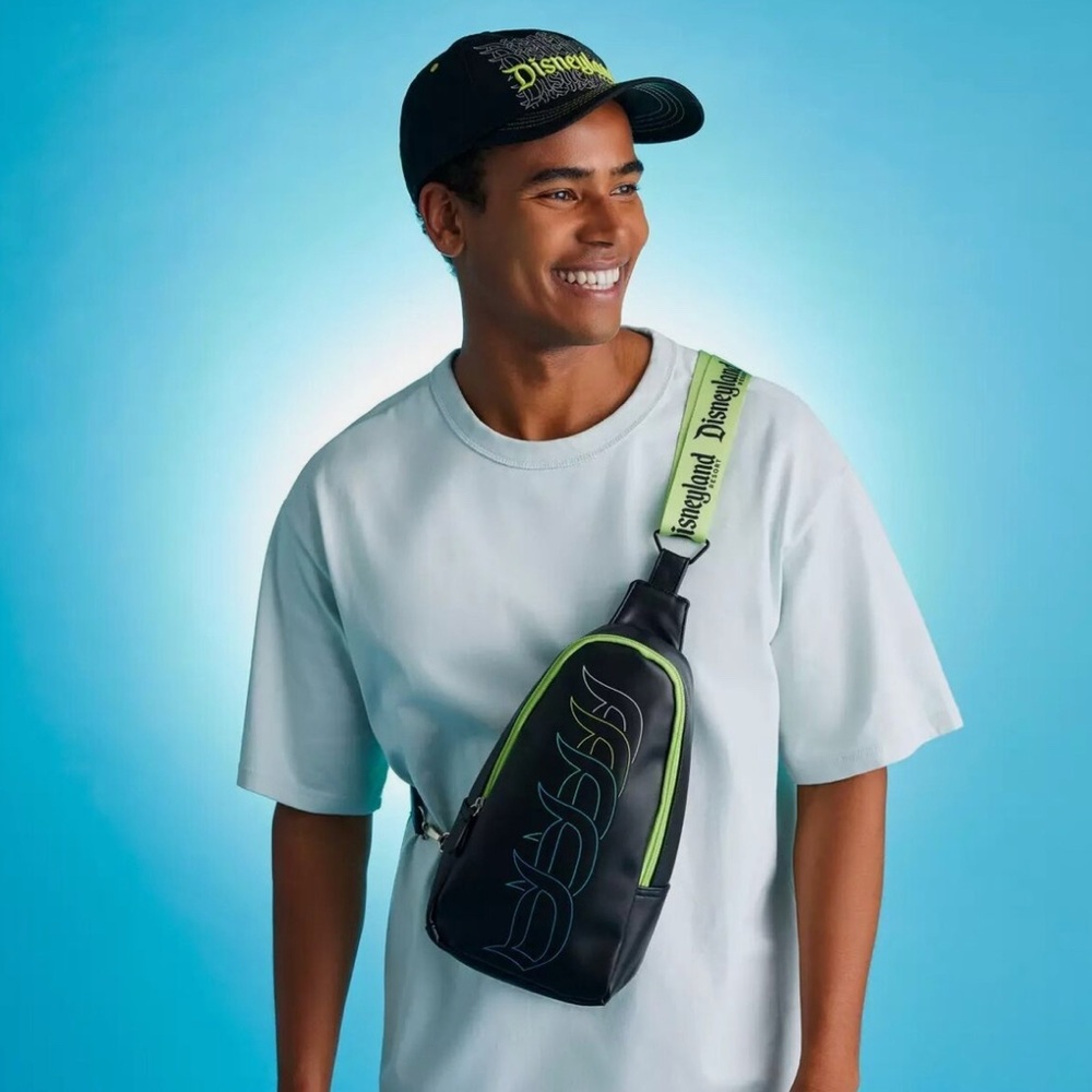 Disney cross body bag - Picture 2 of 9
